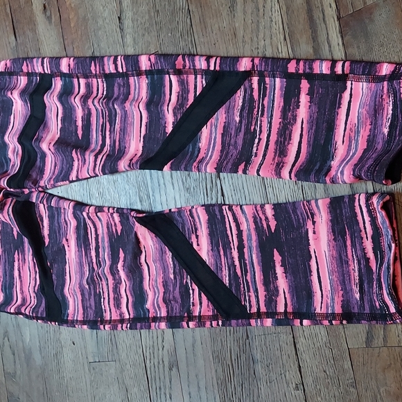 9 for $10 M&M Workout leggings - Picture 3 of 9